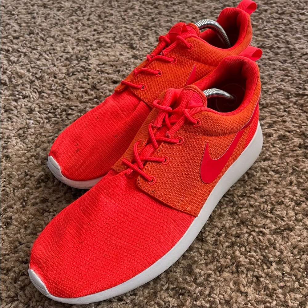 Nike Roshe Run Bright Crimson Running Shoes Men’s Size 9.5